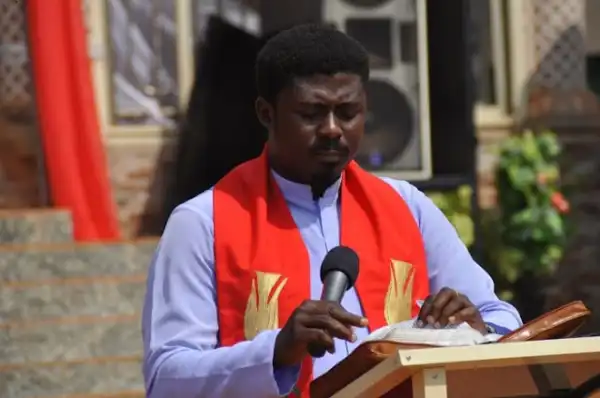 Rev. Father Emmanuel Obimma Blasts President Buhari (Video)